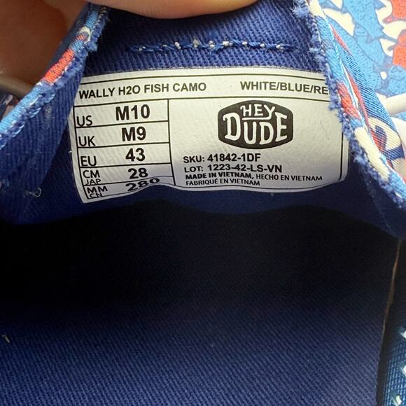 Hey Dude Mens Wally Slip-On Casual Shoe US 10 EU 43 Fish Camo Red Blue NIB - Picture 12 of 12